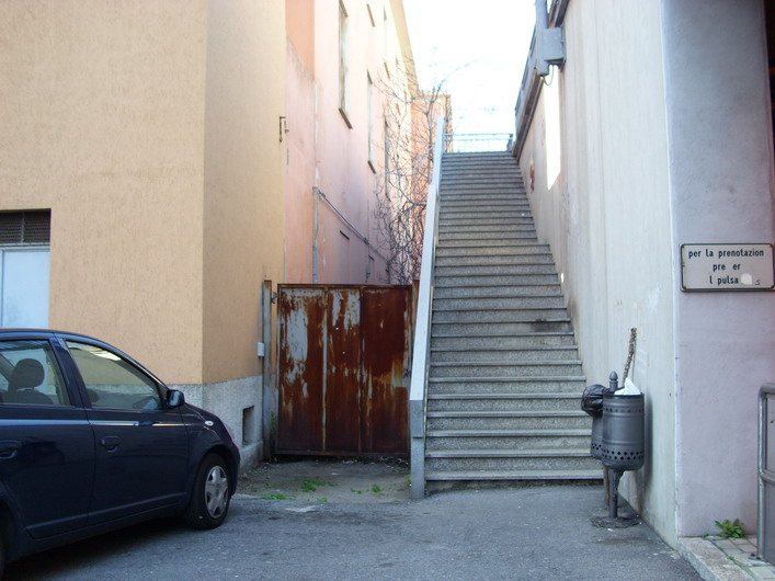 scalinata_alla_stazione.jpg
